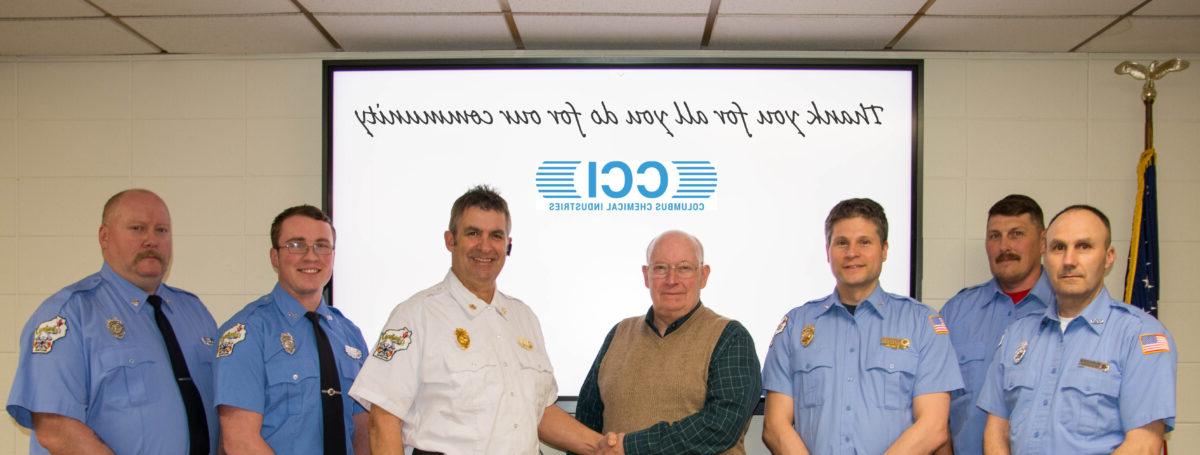 哥伦布消防部门成员与CCI创始人理查德Sheard